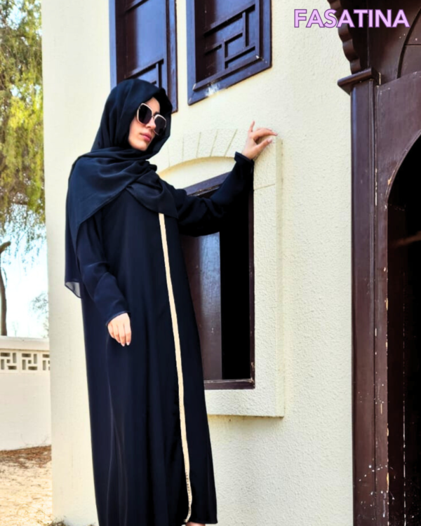 Conservative fashion in Dubai: handmade black abaya with luxurious Japanese crepe fabric for an elegant summer look